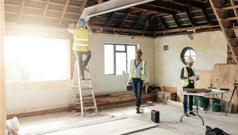 Quand privilégier une rénovation complète de toiture plutôt qu’une simple réparation